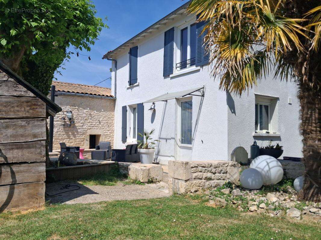 Vouillé – Maison de caractère 150 m² – Terrain arboré de 1100 m² – Coup de cœur assuré - photo 11