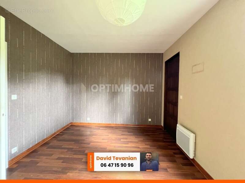 Maison à LA CHAPELLE-MONTMARTIN