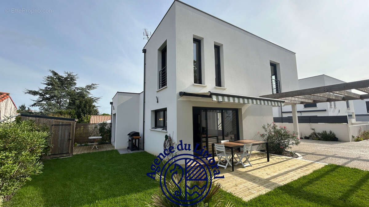 Maison à VAUX-SUR-MER