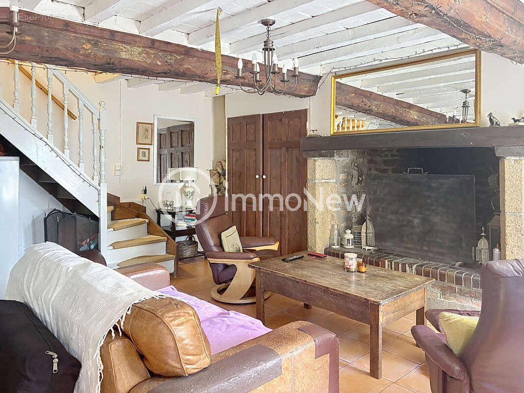 Belle maison de pierre de 1834 de 200 m2  sur un terrain de 3552 m2 sans vis a vis - photo 7