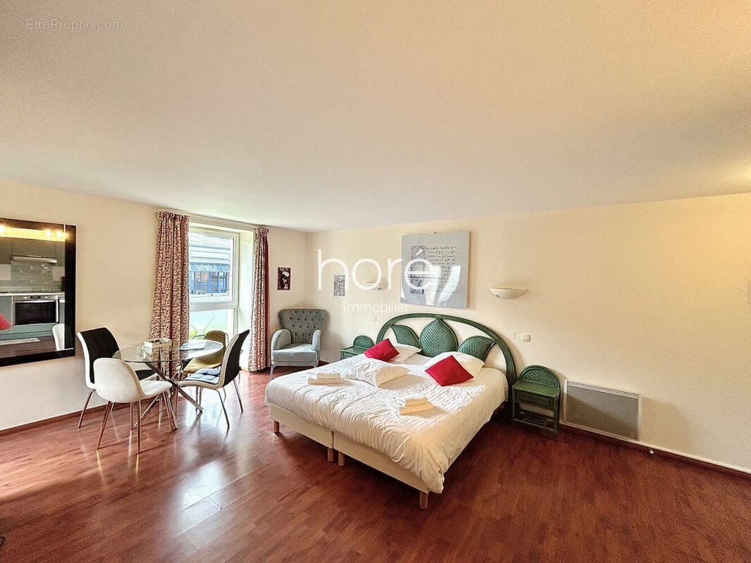 Appartement à COLLEVILLE-SUR-MER