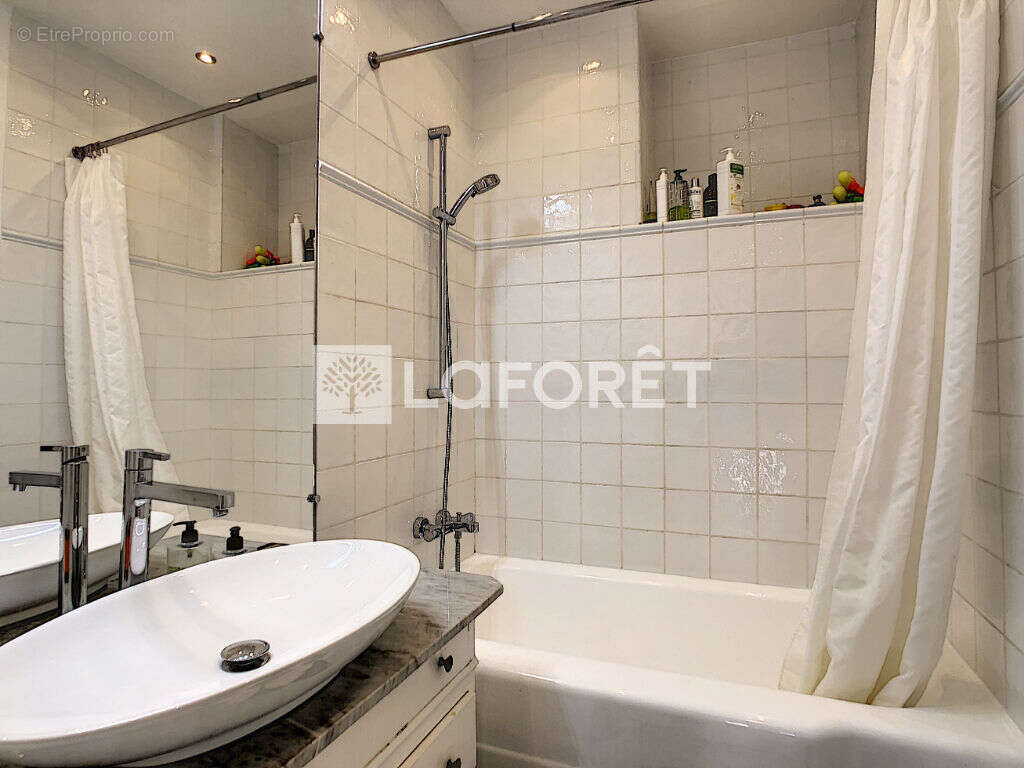 Appartement à COURBEVOIE