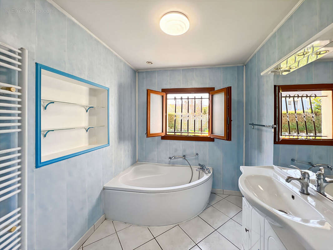 Maison à ROSNY-SUR-SEINE