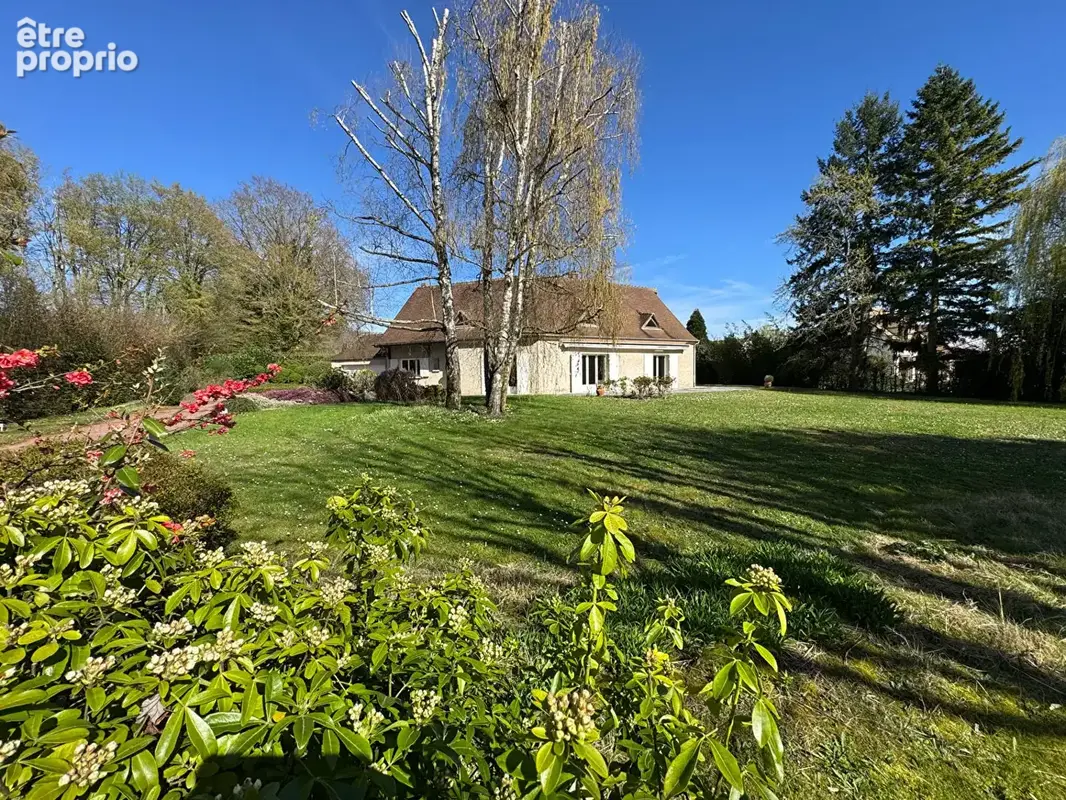 Maison d'Architecte des années 70 avec bel environnement et piscine Autouillet  8 pièces 206 m2 - photo 2
