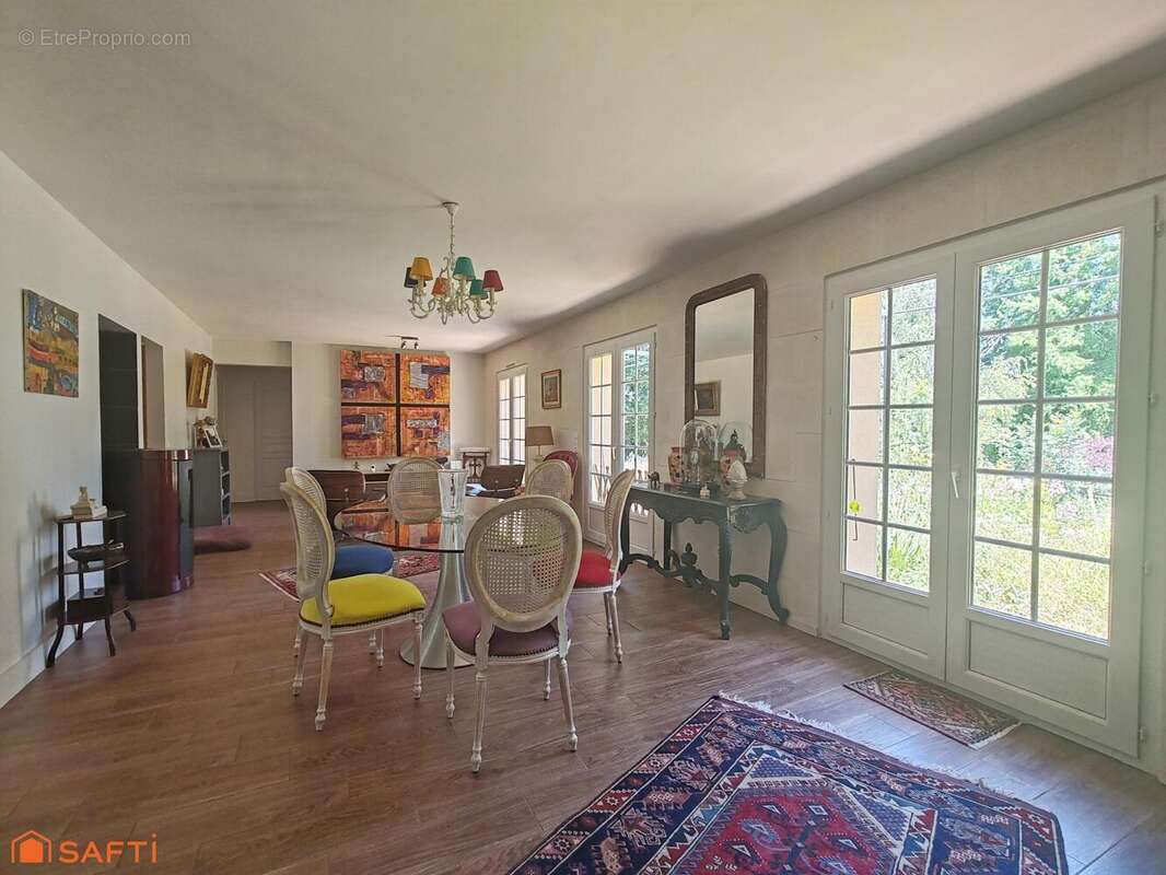 Maison 161 m² à Saint-Andre-De-Lidon  - photo 2