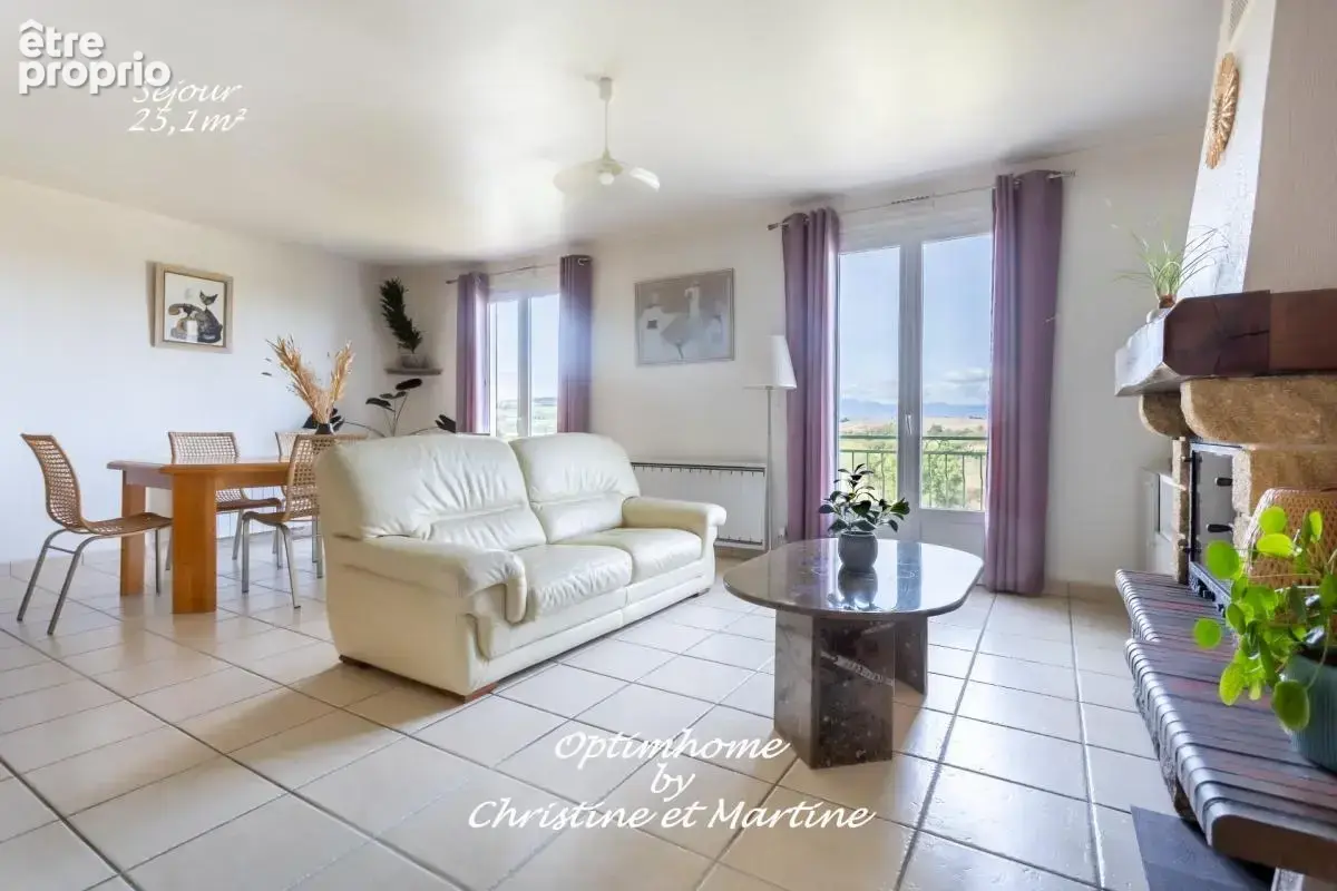 Maison à vendre 5 pièces - 4 chambres DALLET (63) – Vue exceptionnelle sur la chaîne des Puys - photo 3