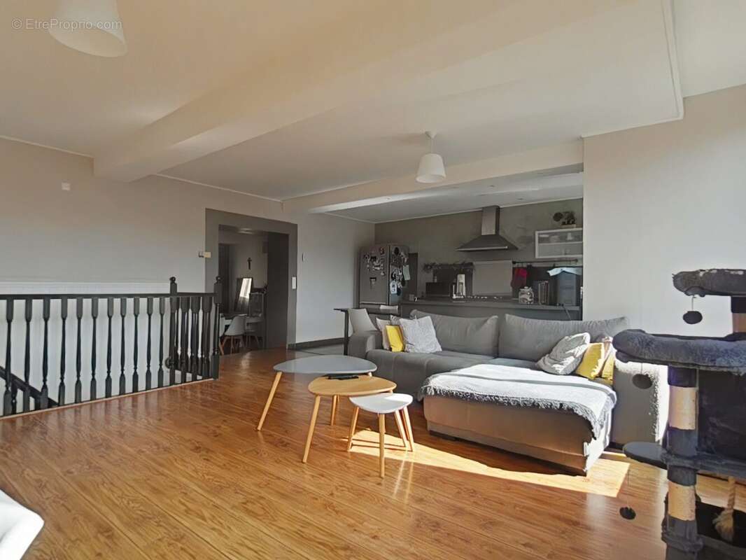 Appartement à SAINT-GENEST-LERPT