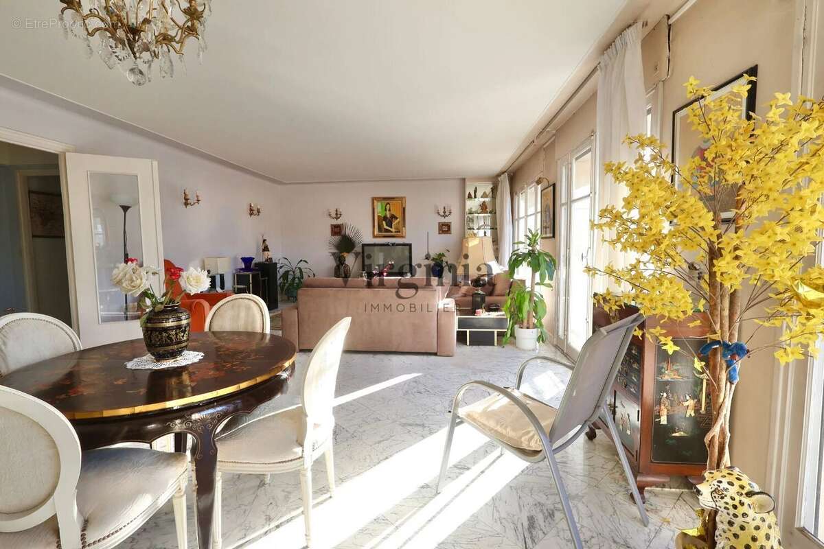 Appartement à CHARENTON-LE-PONT