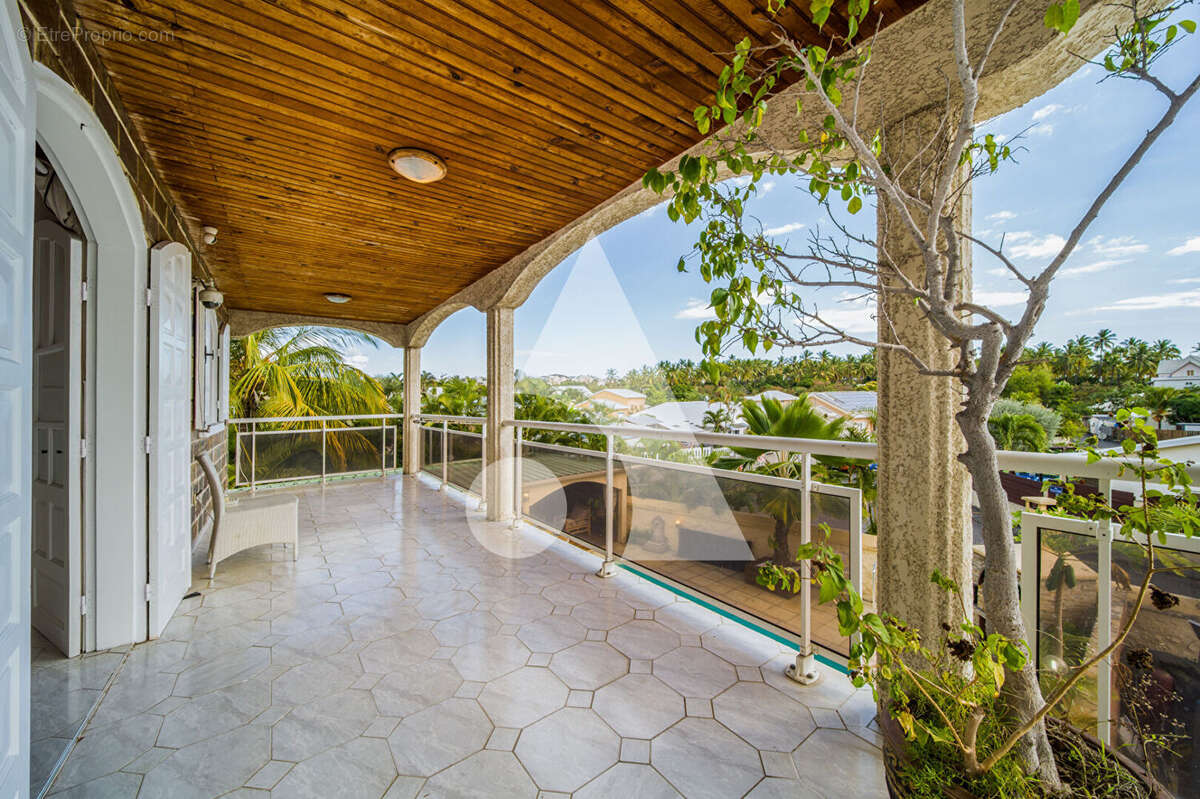 Exclusif  à la Possession la villa de tous vos projets. - photo 12