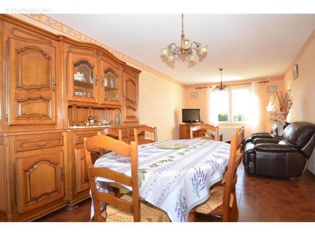 Maison à COUTRAS