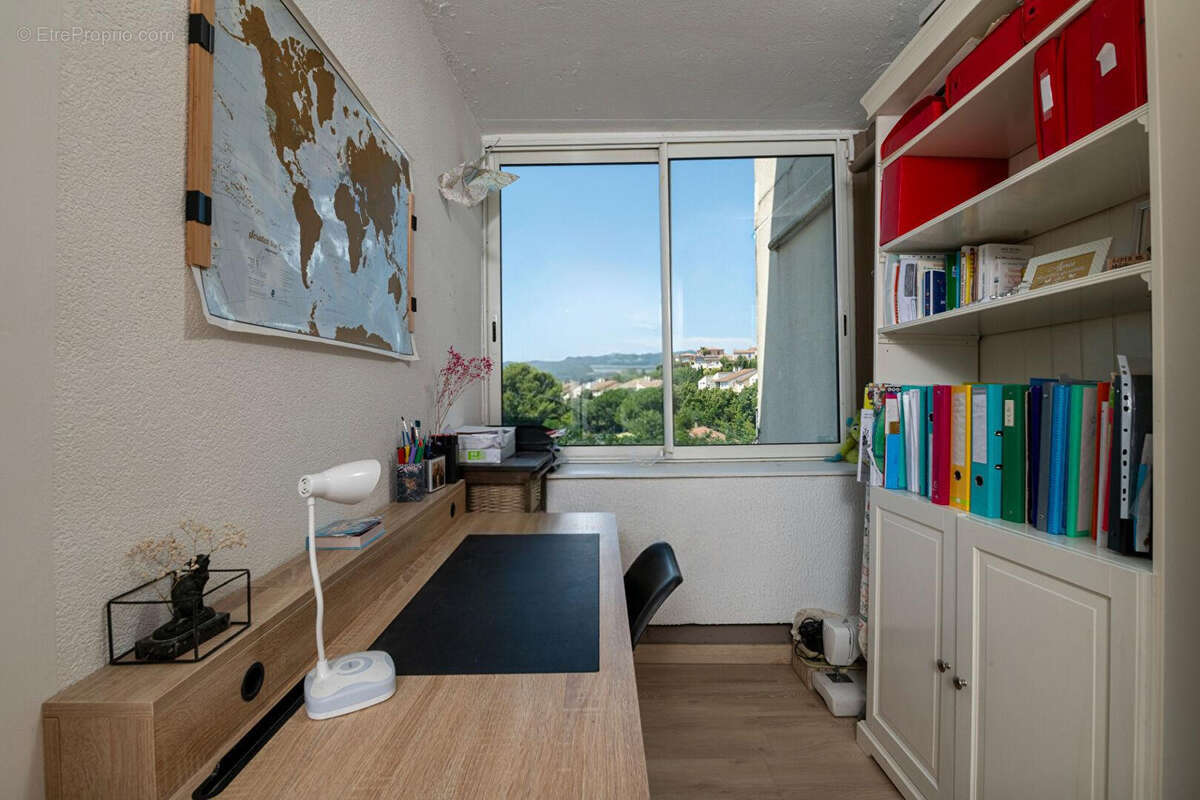 Entièrement rénové, 2 stationnements, terrasses & jardin - photo 11
