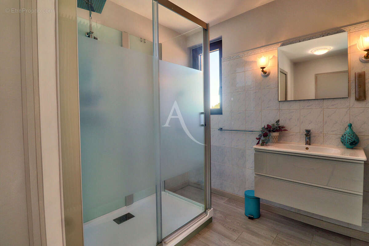 Maison à VINON-SUR-VERDON