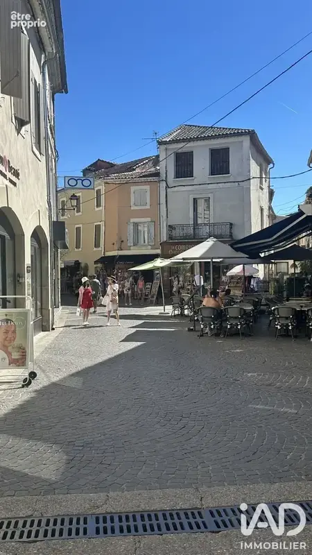 Photo 1 - Commerce à L'ISLE-SUR-LA-SORGUE