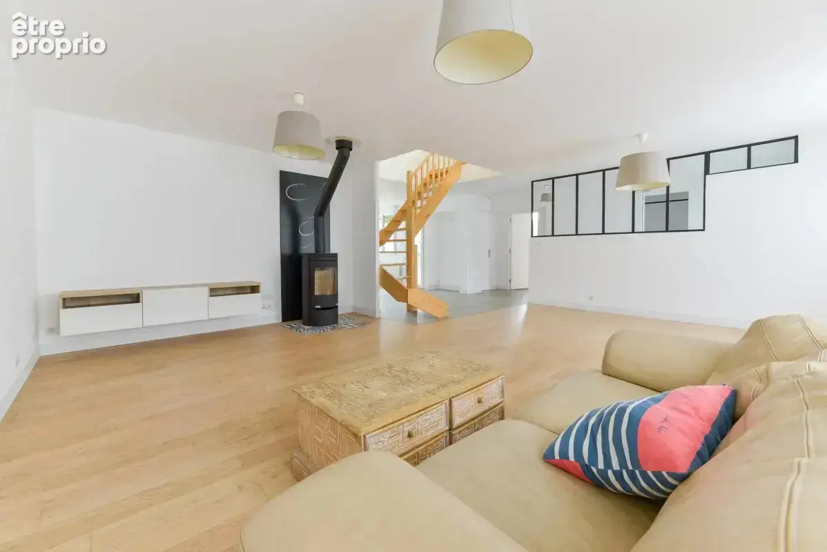 Maison de 8 pièces de 208 m² à Port-Saint-Père - photo 2
