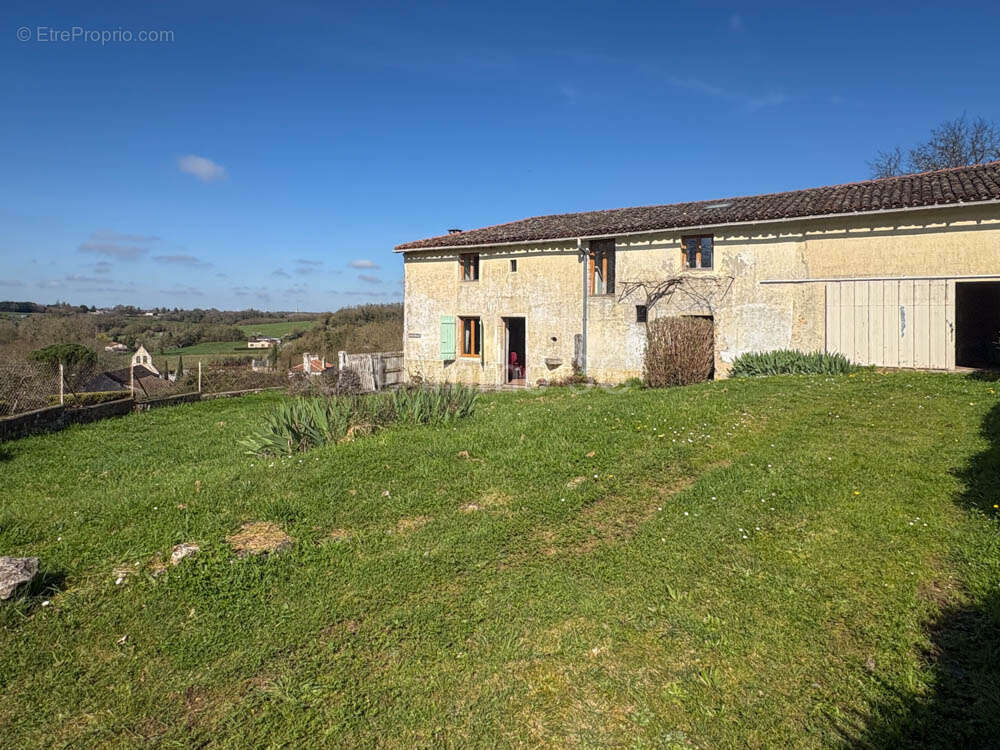 Maison à RUFFEC