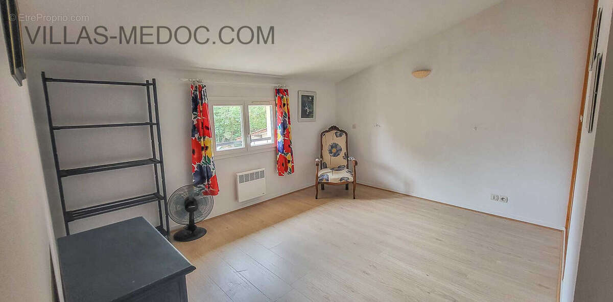 Maison à VENDAYS-MONTALIVET