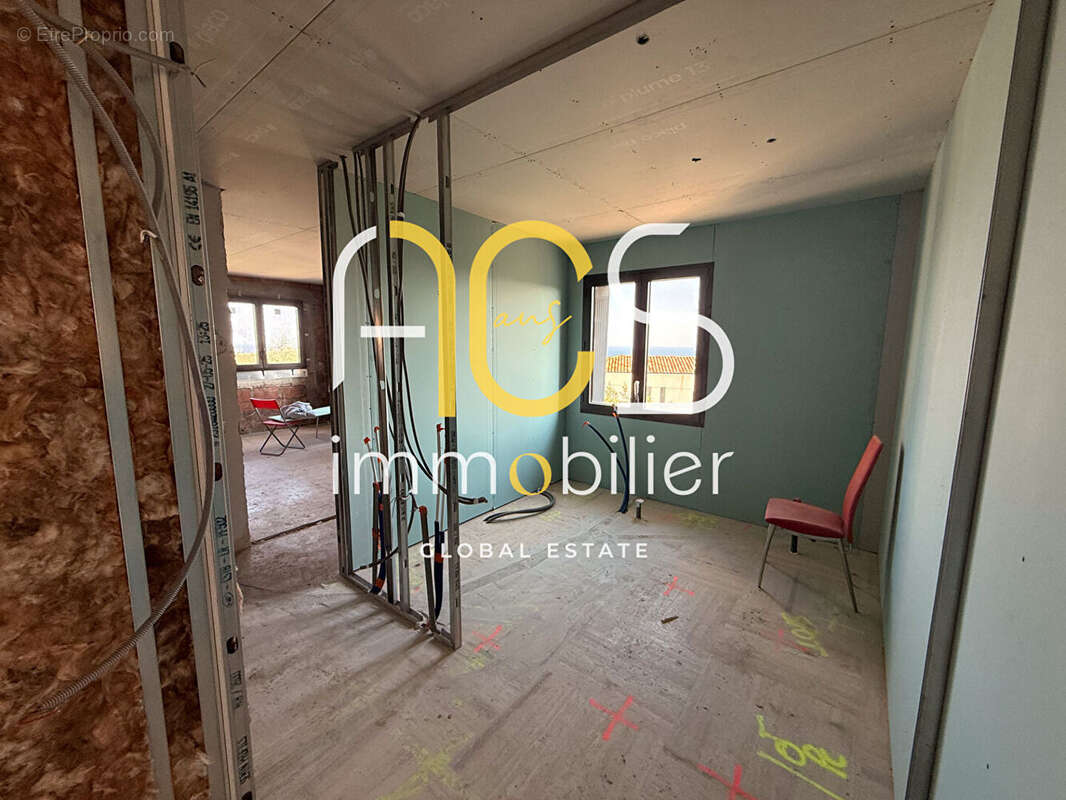 Maison à ROQUEBRUNE-SUR-ARGENS