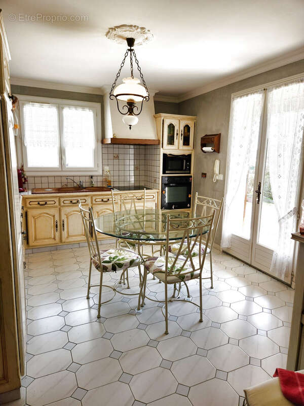 Maison à SAINT-JULIEN-LES-ROSIERS