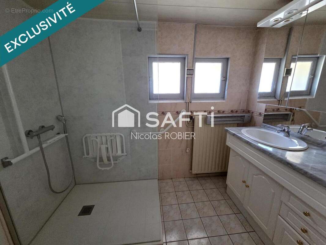 Maison 130 m² à La Creche  - photo 4