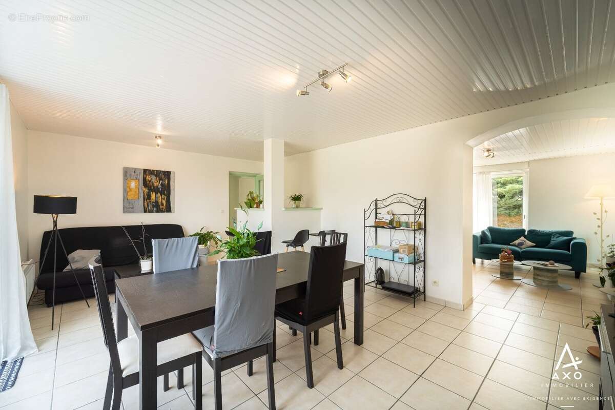 Maison T6 avec jardin et carport sur un terrain avec vue dégagée - photo 5