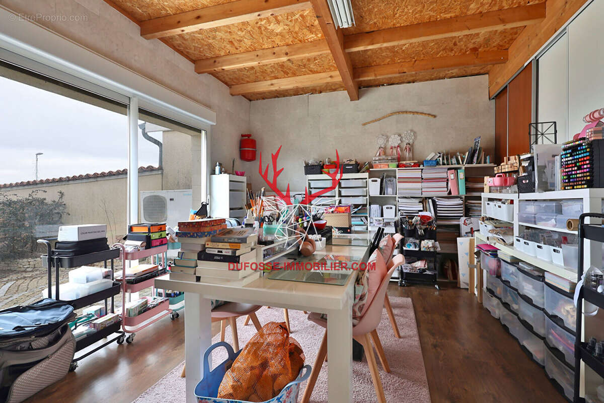 Maison récente 174m² avec piscine et nombreuses dépendances - Heyrieux - photo 11