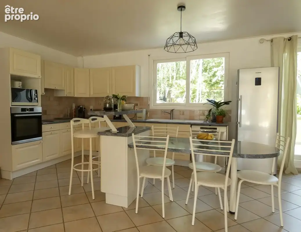 Maison 10 pièces 259 m² à vendre à Chassieu (69680) - photo 3