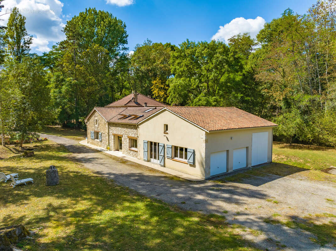 Maison à MONBALEN