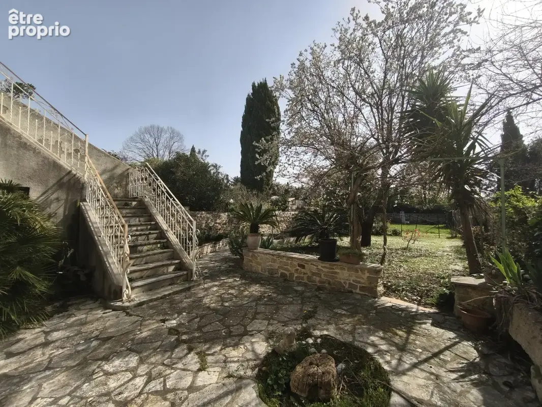 Maison vigneronne de caractère  220 m² habitables, grand garage et terrain de 550 m - photo 1