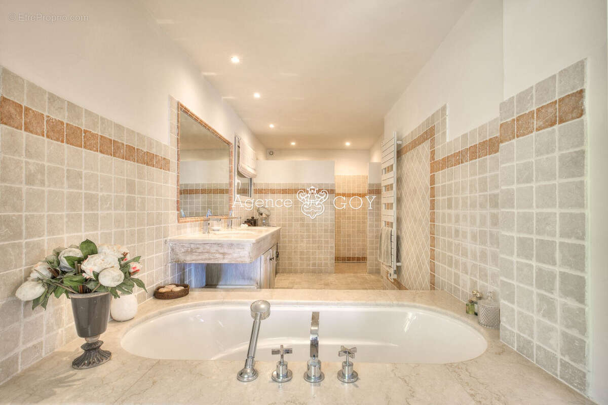 Maison 237 m² à Rayol-Canadel-Sur-Mer  - photo 6