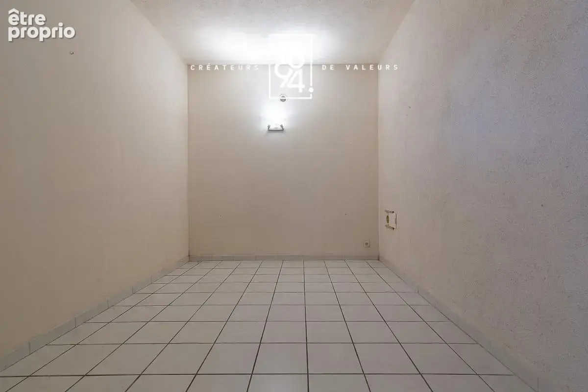 À la vente, villa familiale t5 + t3, terrain paysagé & piscine à lauris 84360 - photo 23