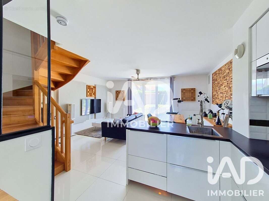 Maison 74 m² à Saint-Fargeau-Ponthierry  - photo 5