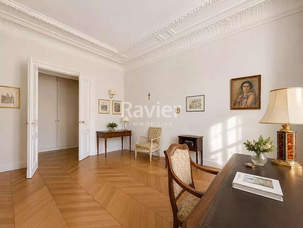 Appartement à PARIS-16E