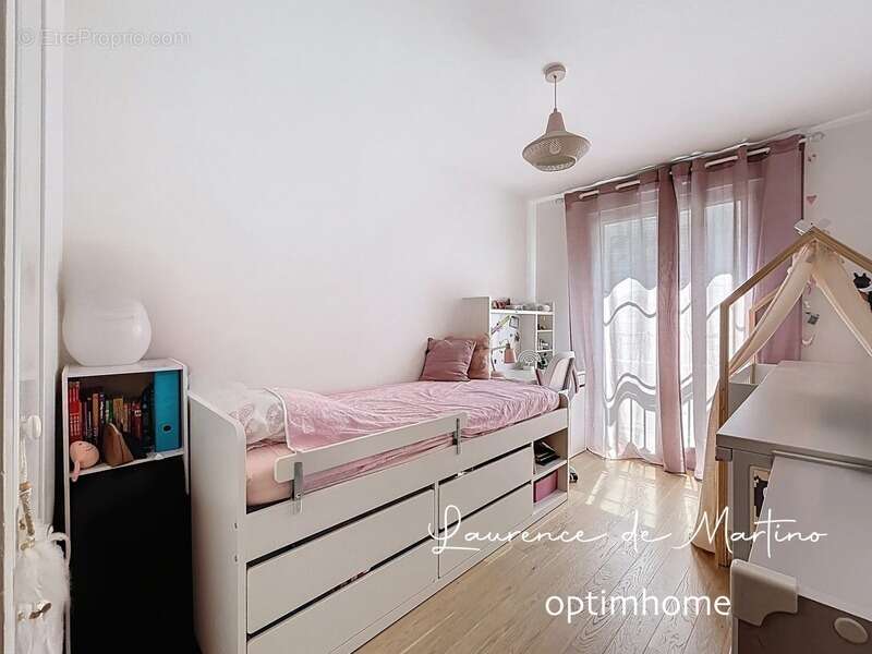 Appartement à LA GARENNE-COLOMBES