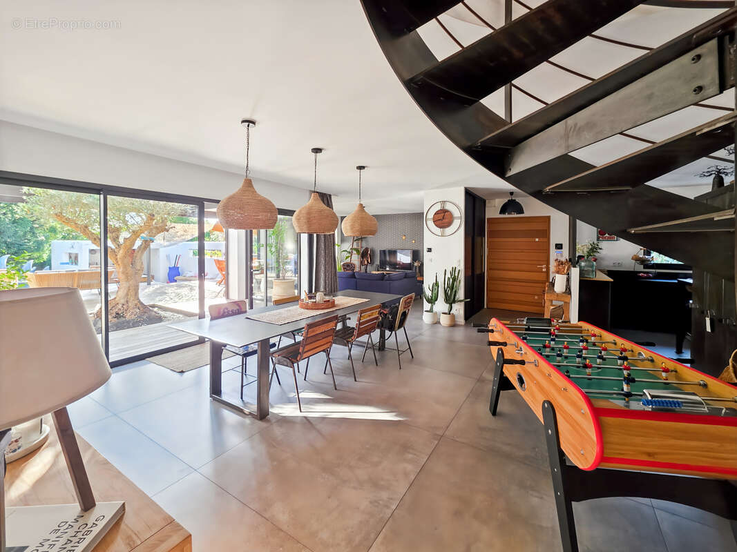 Villa contemporaine avec 5 chambres et piscine. - photo 15