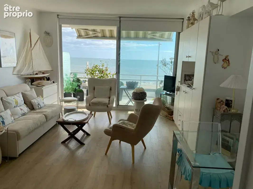 Face mer  Appartement  1 pièce(s) 30m2 entierment rénové - photo 9