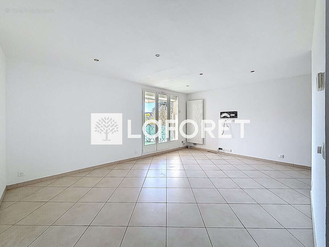 Appartement à MOISSY-CRAMAYEL