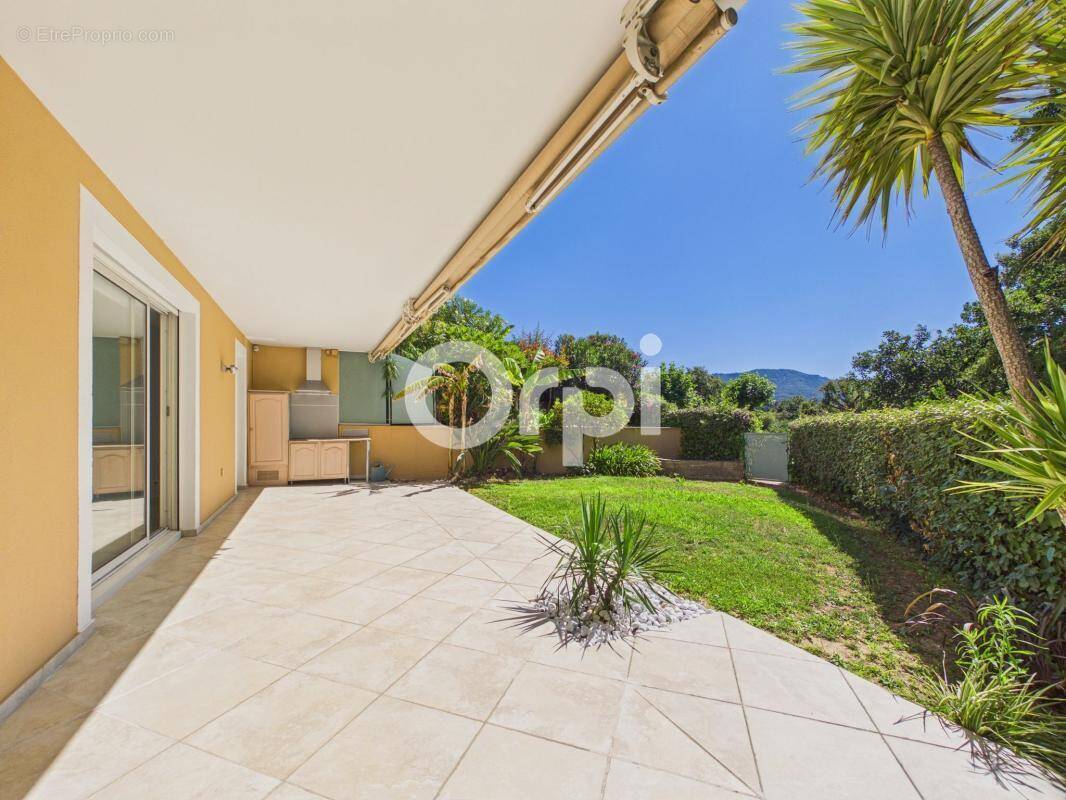 Appartement à MANDELIEU-LA-NAPOULE