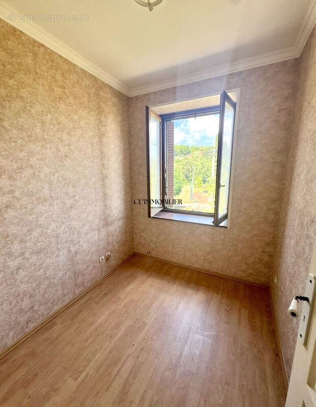 Appartement 160 m² à Firminy  - photo 8