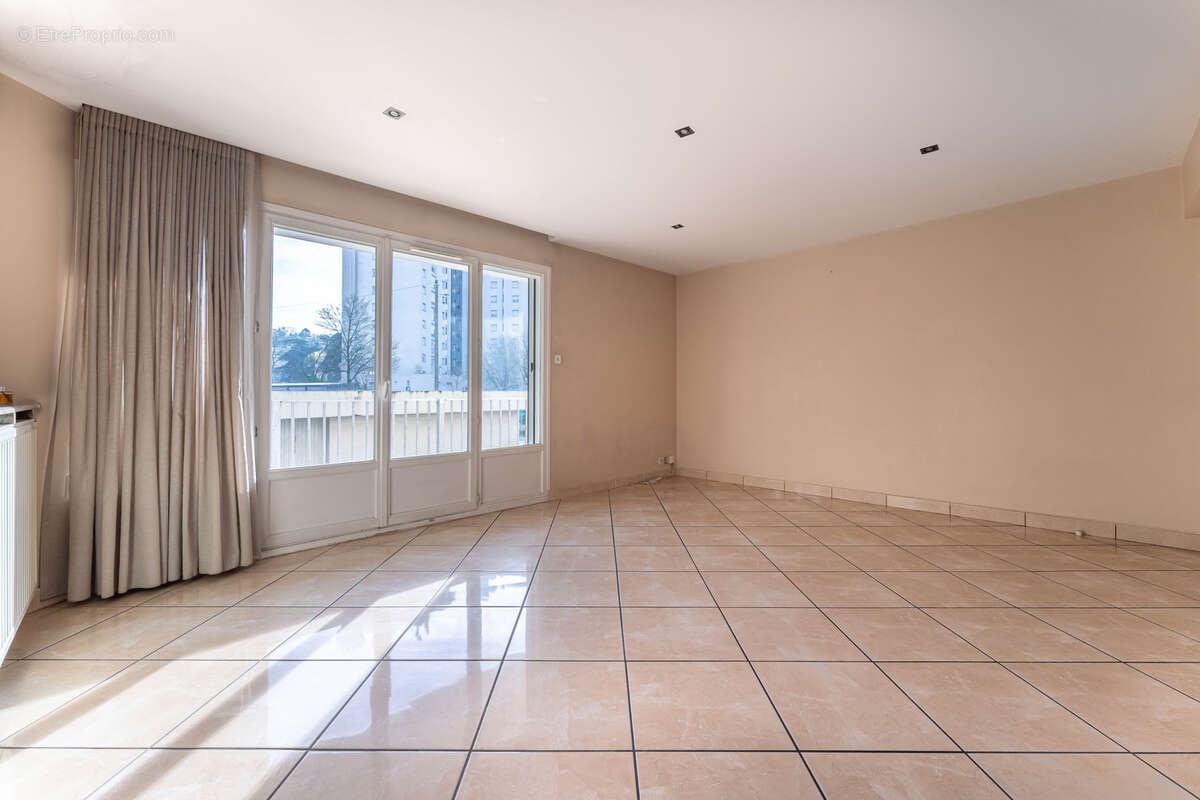 Appartement à TASSIN-LA-DEMI-LUNE