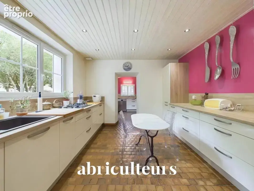 Grande villa de 200m² en front de mer  Très belle parcelle aux multiples possibilités en vente à L'Épine (85740) - photo 8