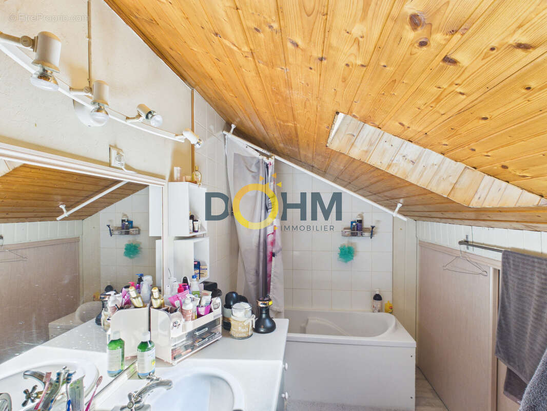 A vendre chalet a saint-ferreol des cotes, 3 chambres, grande piece de vie - photo 10