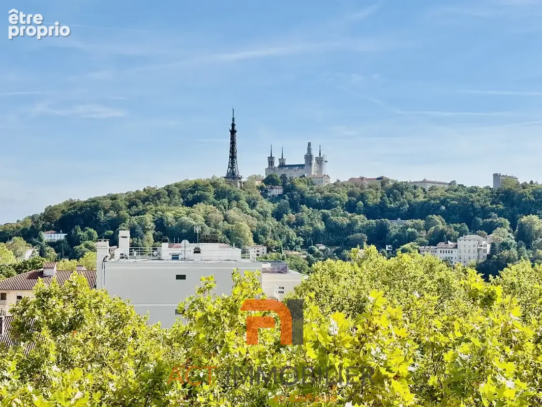 Exceptionnel sur les pentes de la Croix-Rousse T3 71 m2 vue exceptionnelle sur Fourvière - photo 2