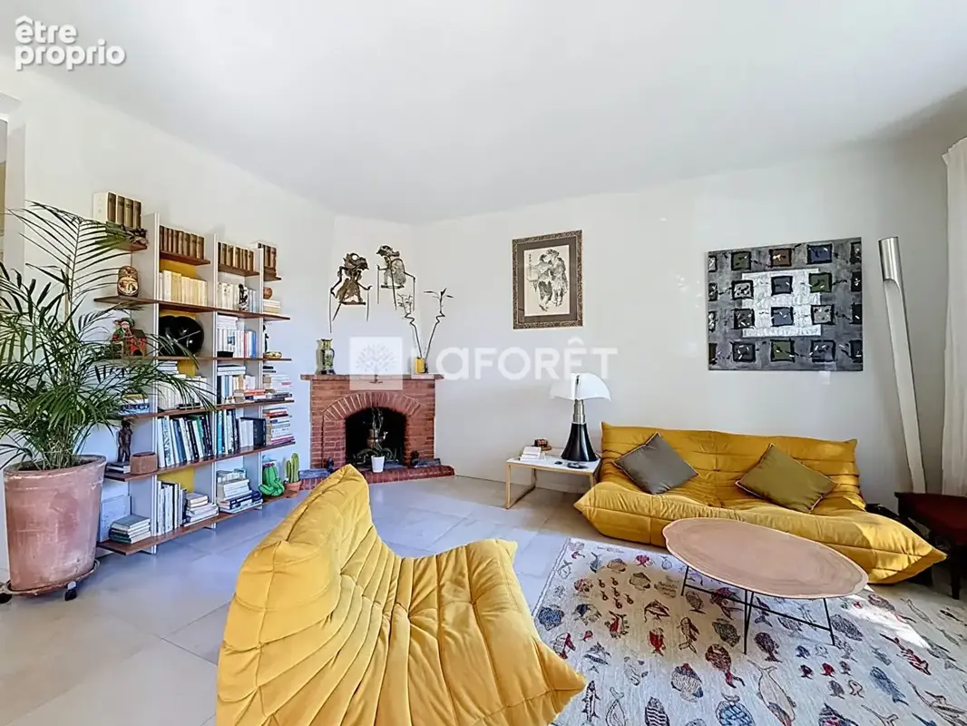 T3 de 75 m² - balcon - cave - box - sécurisé - Calme - Périer Marseille 8e - photo 2