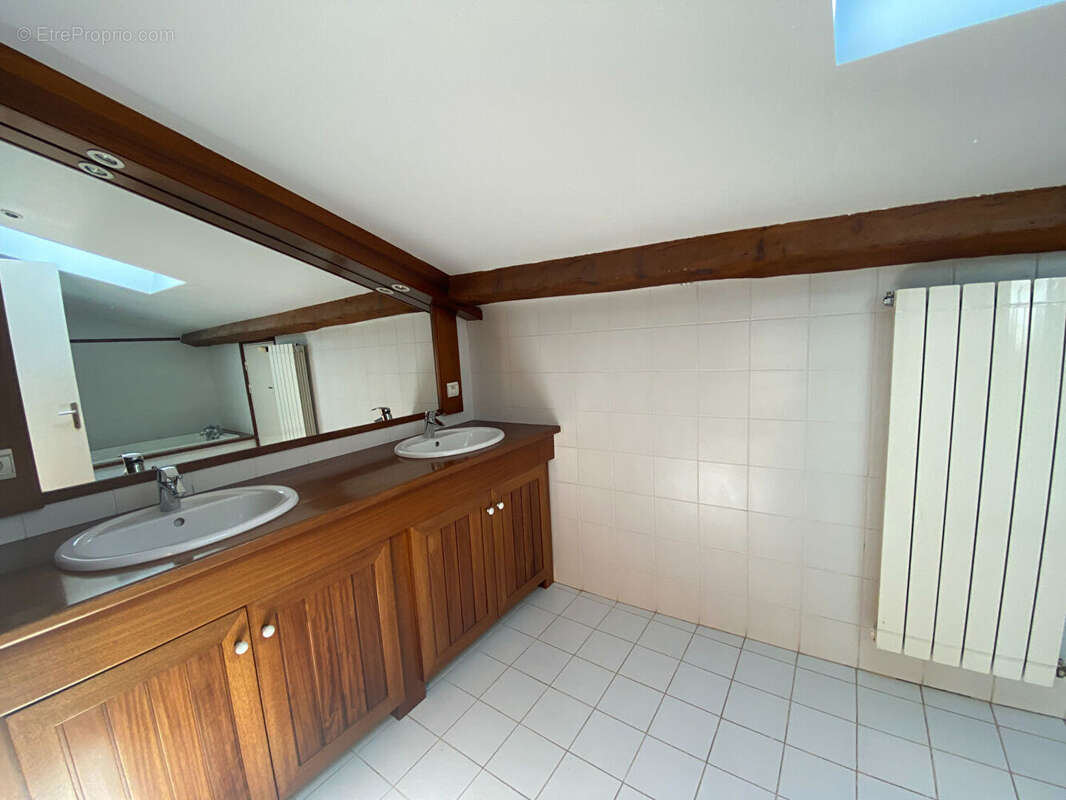 Maison en pierre avec jardin et grange - photo 11