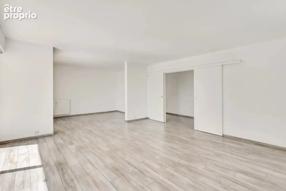 Mairie de courbevoie - 4 pieces  avec large balcon, cave et possibilite  parking - photo 7