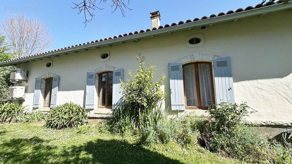 MAISON DE CARACTERE DU 18ème de 9 pièces de 235 M2 - photo 2