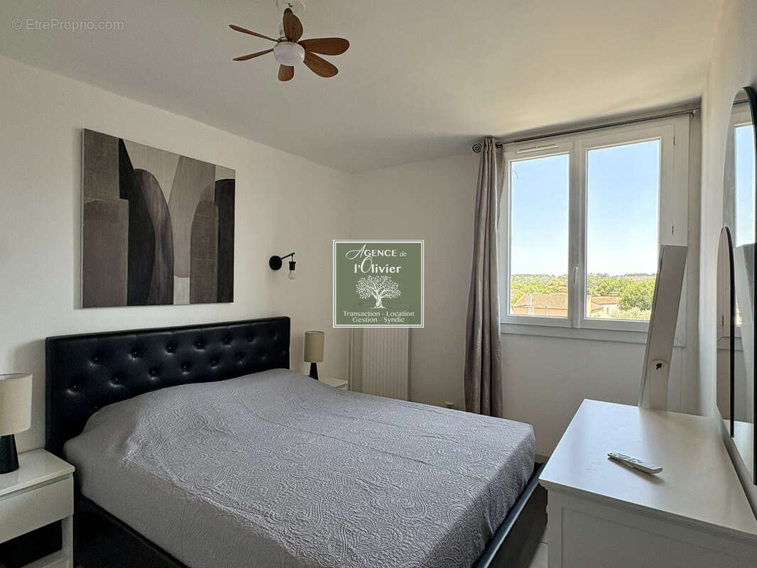 ARLES. Appartement en parfait état avec cave et parking. - photo 6