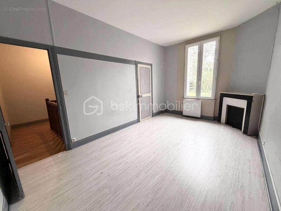 Appartement à LA GUERCHE-SUR-L'AUBOIS