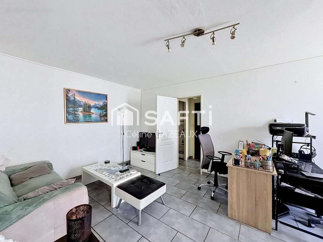 Photo 3