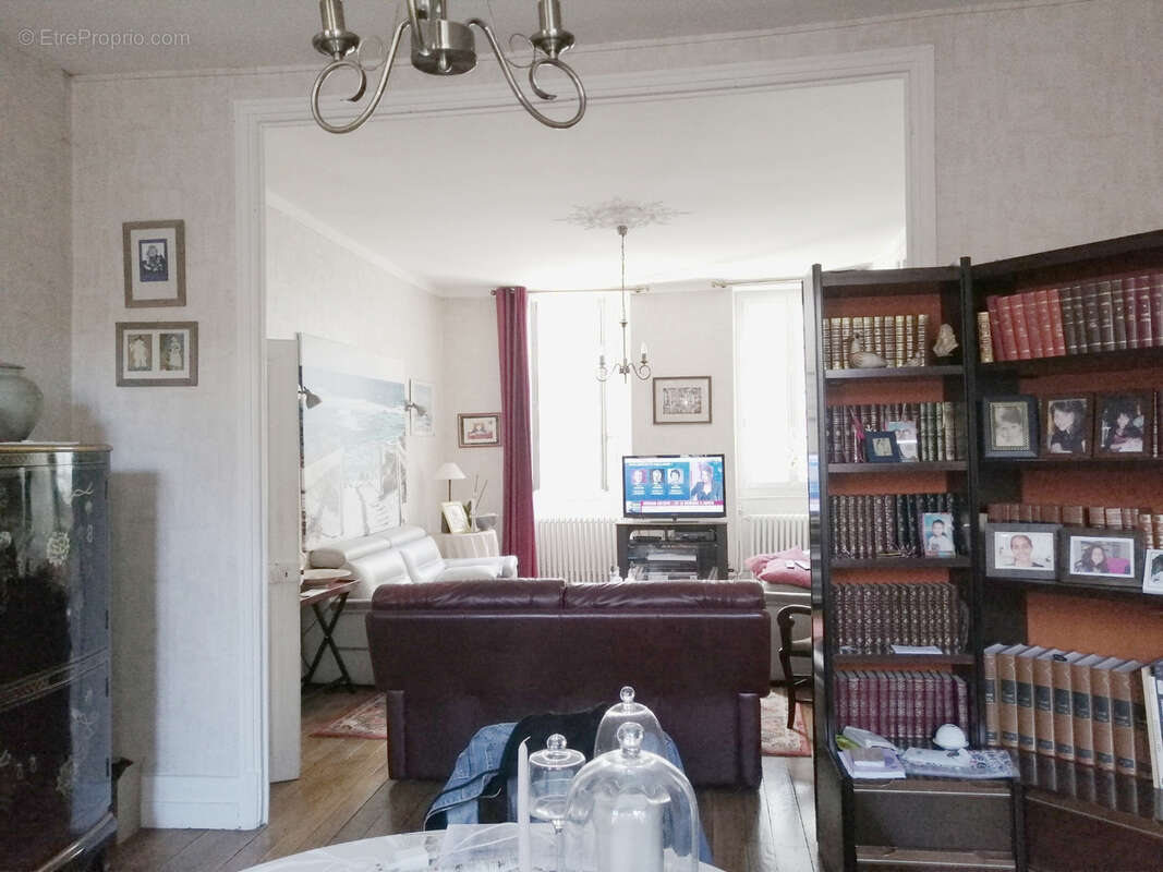 Nevers centre ville appartement T. 7  avec terrasse privative - photo 7